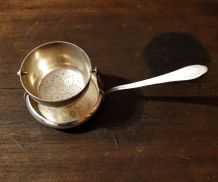 Passoire à thé en métal argenté 