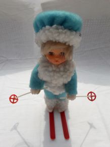 Ancienne poupée skieuse  / Collection déco