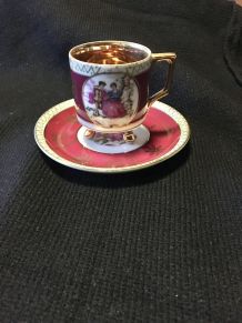 Tasse à café  Porcelaine  Motif Fragonard 