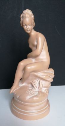 Sculpture femme au bain