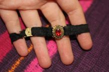 ancien Bracelet tissu et strass rouge année 20-30