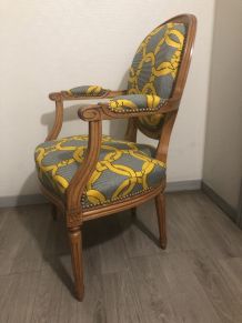 Fauteuil médaillon style 