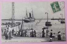 CPA  44  Saint-Nazaire – Un Transatlantique dans la passe