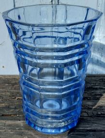 Vase en verre transparent bleu