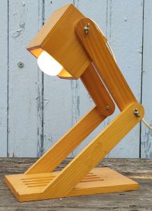 lampe scandinave en bois articulée