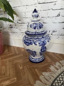 Splendide vase en porcelaine