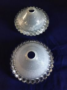 2 Abats-jour en verre épais et bords perlés