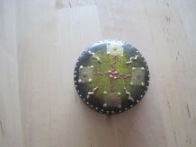 Boite petite ronde en porcelaine peinte main boite a pilules