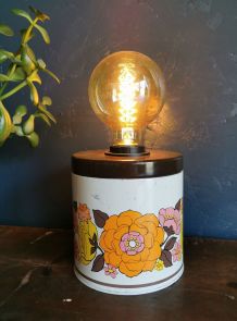 Lampe vintage chevet bureau métal ronde "Flower power choco"
