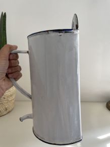 Ancien pot à lavement en tôle émaillée 