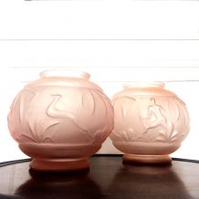 Vases boules art déco en verre rose 