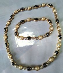 Parure collier et bracelet dorés incrustés de perles