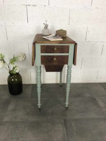 Table de chevet ou table d’appoint ancienne 