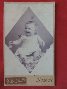 Ancienne photo représentant un Bébé par G. Bontems Nancy