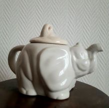 Théière vintage éléphant en céramique