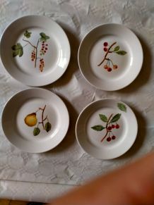4 assiettes à dessert peintes à la main décor "fruits"