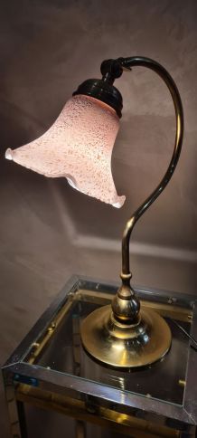 lampe  laiton style art deco avec tres belle tulipe opaline 