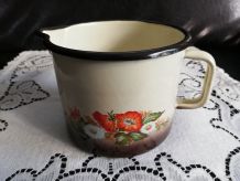 Ancien pot, mesure à lait tôle émaillée peinte