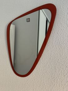 Miroir vintage 1960 rétroviseur asymétrique rouge - 58 x 37 