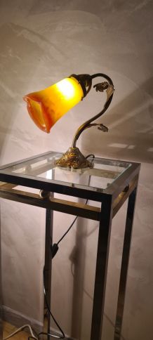 lampe bronze et laiton, avec jolie tulipe pate de verre  sig
