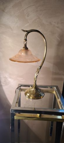 lampe art nouveau 1900 a 20   en laiton  et verre moulé vieu