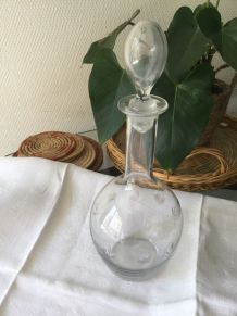 Ancienne carafe artisanale en verre 