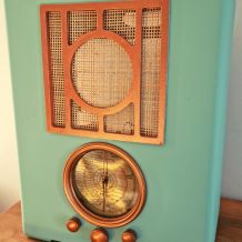 Radio vintage upcyclée en lampe d'ambiance