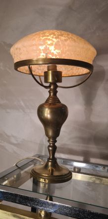 jolie lampe laiton 1930   , abat jour verre clichy 35x20  le