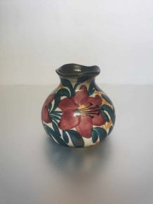 Joli petit vase aux hibiscus