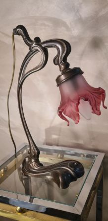 grande lampe  bronze et laiton  art nouveau et belle tulipe 