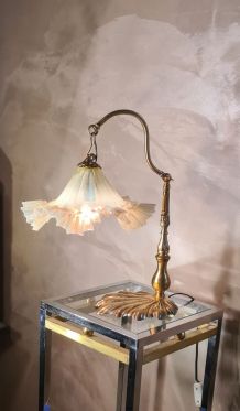 lampe art nouveau  et sa  tulipe en verre opalescent 40x30  