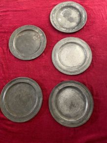 XVII - XVIII ème siècle 5 Assiettes en Étain vendues à la pi