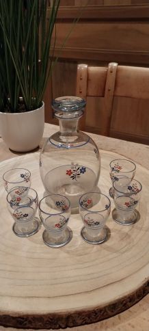 Carafe et 6 petits verres vintage avec motif de fleurs 