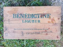 Caisse en bois " Benedictine Liqueur "