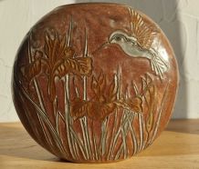Ancien vase en laiton cloisonné, décor iris / colibri