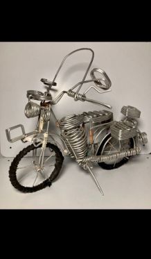 Moto vintage artisanale en étain