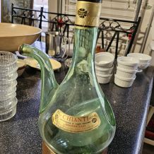 Belle bouteille de chianti ancienne 