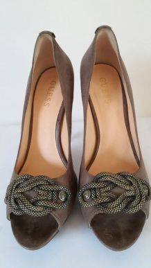 769A* GUESS sexy escarpins taupe cuir (39,5)