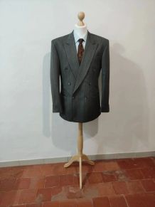 Gentil costume croisé pinstripe en laine