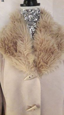 Magnifique manteau beige, chaud, toucher peau de pêche
