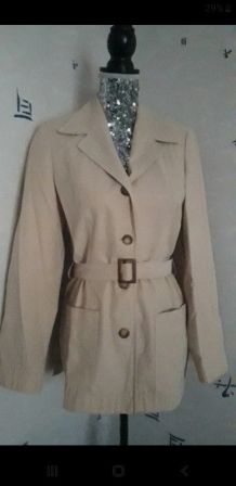 Magnifique trench avec ceinture, toucher peau de pêche