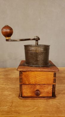 Ancien moulin à café fabrication artisanale