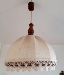 Suspension vintage crochet et bois 1970 
