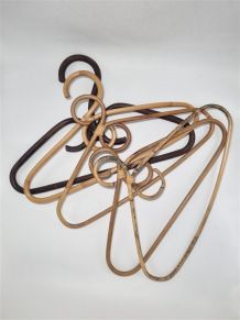 Lot de 5 cintres en rotin