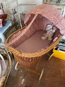 Berceau en rotin vintage