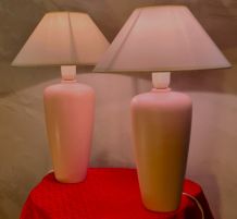 paire de lampes 1970 ceramique rose mat et abat jour blanc c