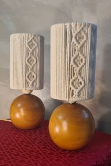 lampes de chevet boule bois massif et abat jour tressé blanc