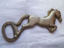 decapsuleur  cheval  metal argenté , vintage