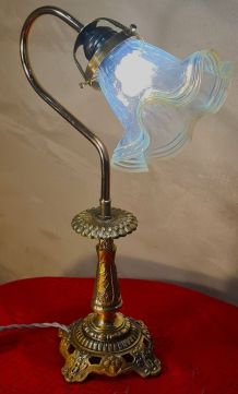 lampe bronze art nouveau tulipe verre dentelle bleu transluc
