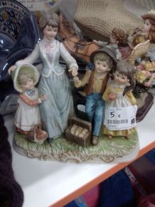 Groupe statuettes femme enfants Capodimonte